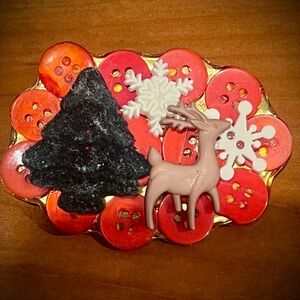 Holiday decorative lapel pin - 2.5” x 1.75” - NEW